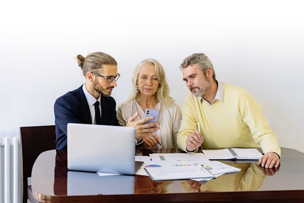 INSURANCE AGENTS